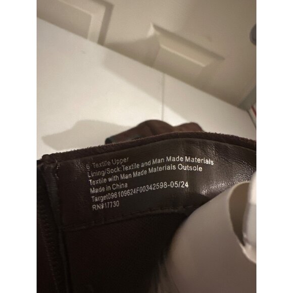 Universal Thread Women’s Taylor Kitten Heel Ankle Boots Dark Brown size 6 NWT - Picture 8 of 8